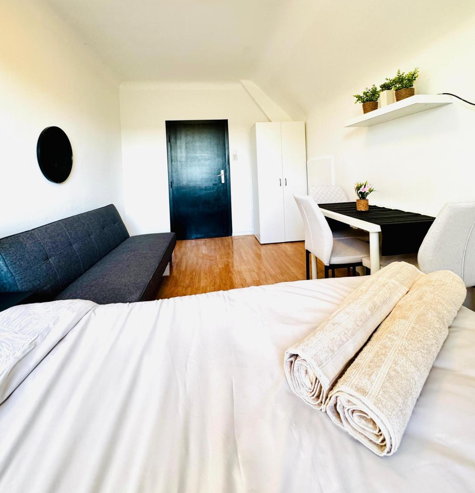 Spacious 6br Shared With Garden Near Danube For 16 Guests Viena