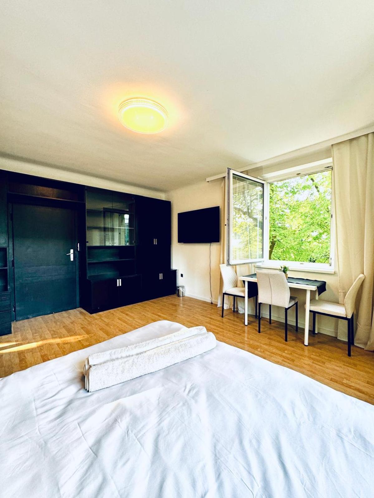 Spacious 6br Shared With Garden Near Danube For 16 Guests Apartamento