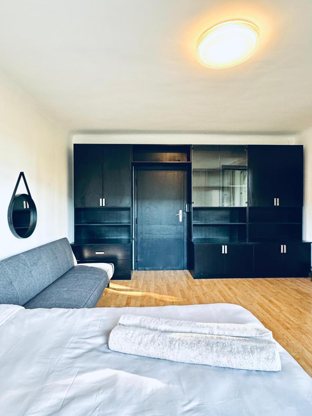 Spacious 6br Shared With Garden Near Danube For 16 Guests Apartamento