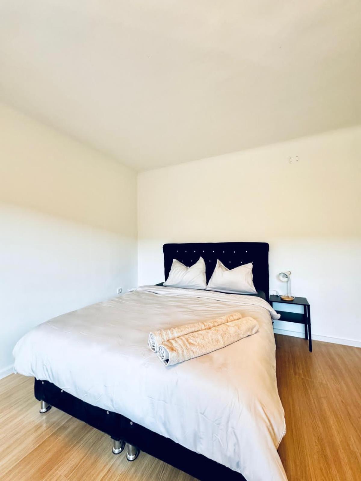 Spacious 6br Shared With Garden Near Danube For 16 Guests Apartamento *